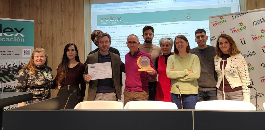 Grupo Ciberimaginario recogiendo el premio