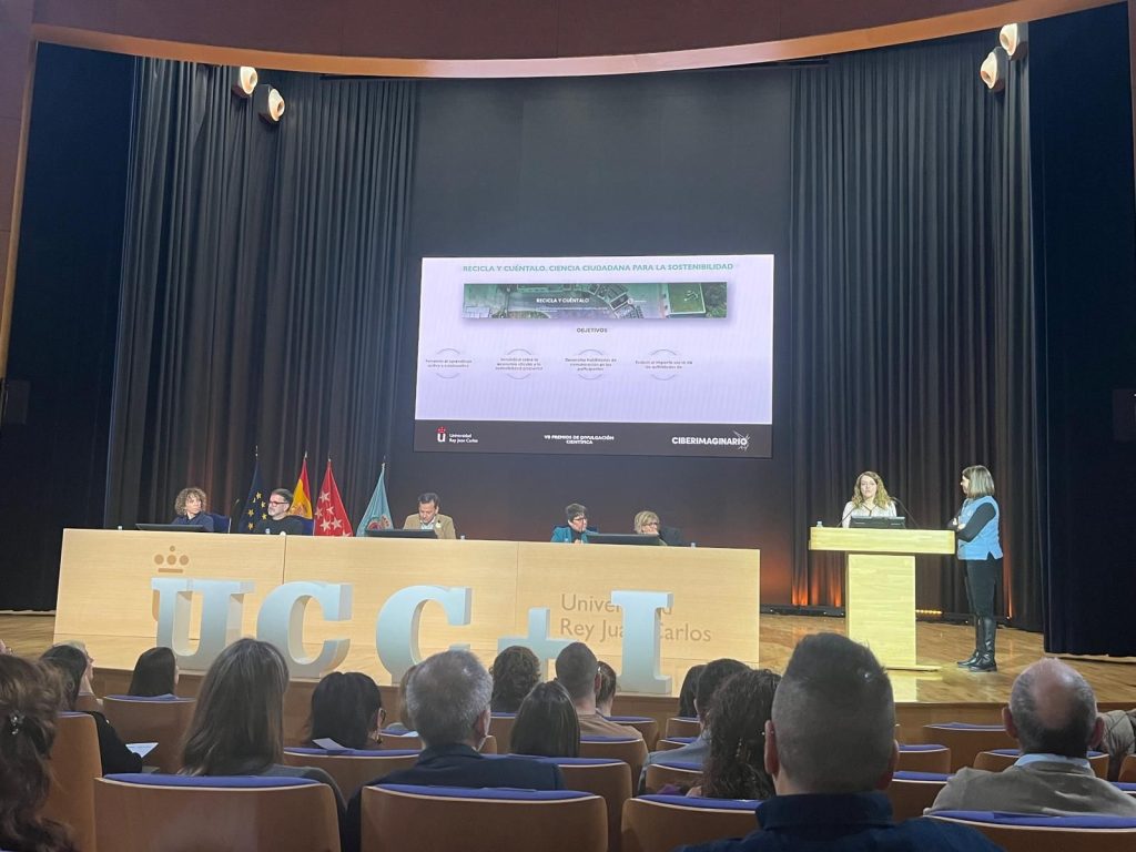 Presentación de la actividad Recicla y Cuéntalo, tras recibir el premio