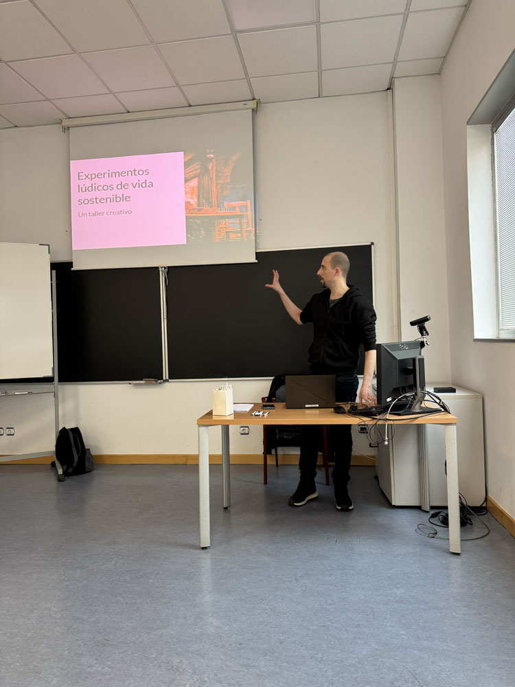 Daniel Fernández impartiendo el taller