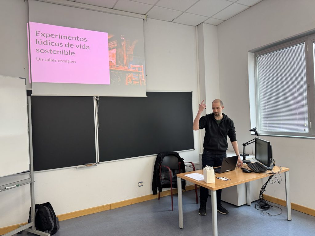 Daniel Fernández impartiendo el taller