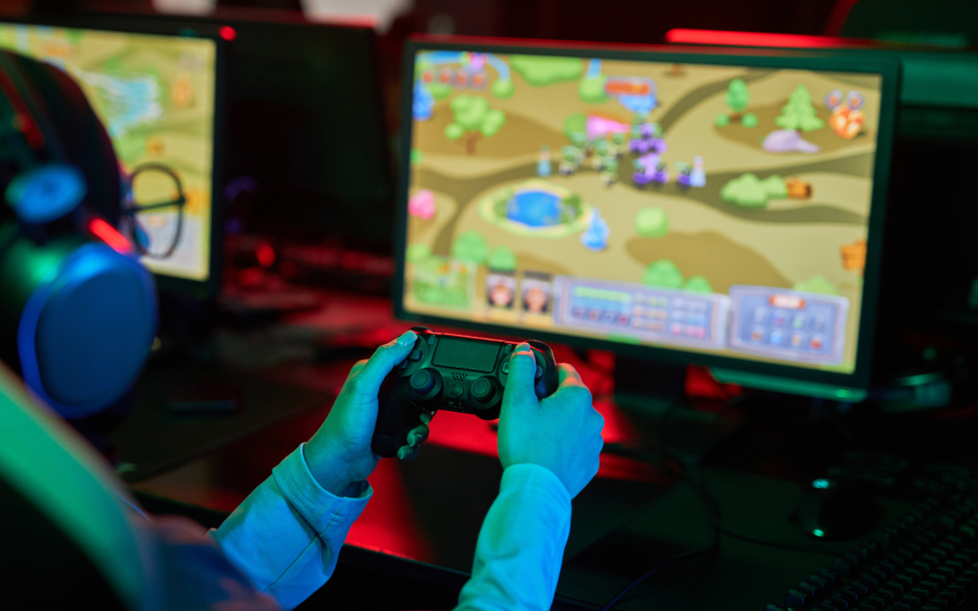 Persona jugando a un videojuego con mando frente a un monitor, en un entorno iluminado con luces de colores.